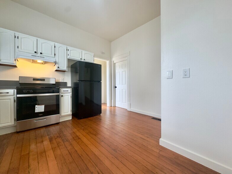 Building Photo - 720 37th St