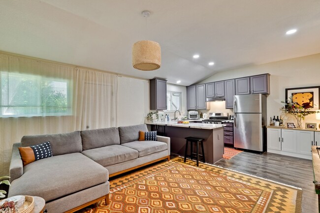 Building Photo - ADU One Bedroom Unit Available with Privat...