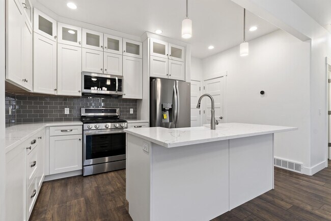 Building Photo - 14806 Queens Garden Ln