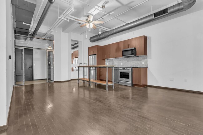 Building Photo - 1645 Vine St