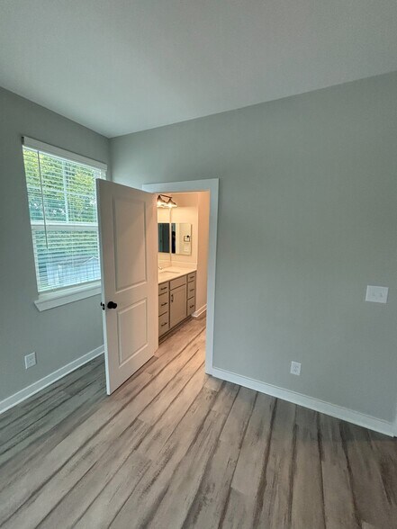 Building Photo - 439 Hobbs Ave