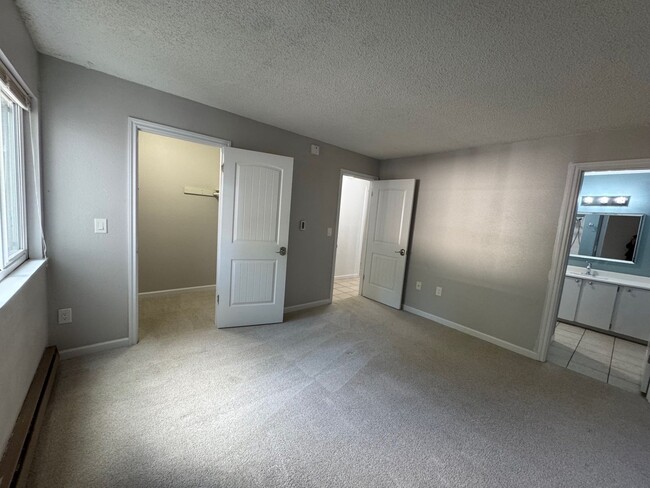 Building Photo - Quiet and beautiful 1 bed 1 bath unit in K...