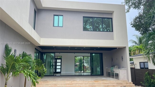 Building Photo - 1700 NE 18th St