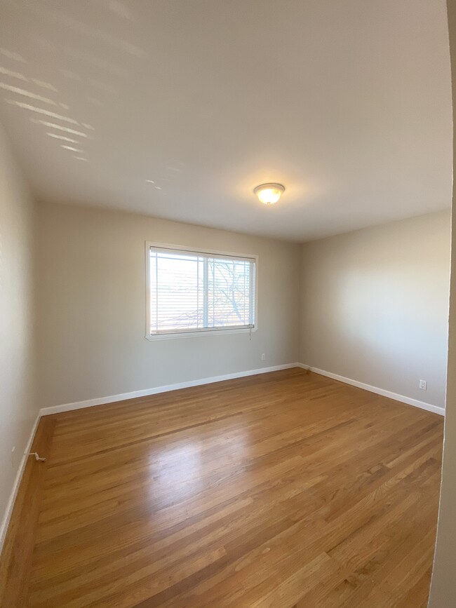 Bedroom #1 - 601 N Amphlett Blvd