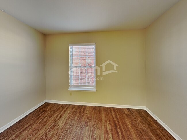 Building Photo - 1420 Dowell St