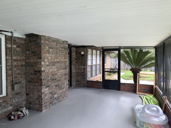 Building Photo - 321 Foxridge Rd