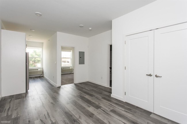 Building Photo - 1629 W Girard Ave