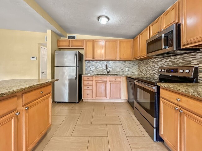 Building Photo - Updated Beautiful Rental Home in Seminole – Great Location!  4bed|2bath