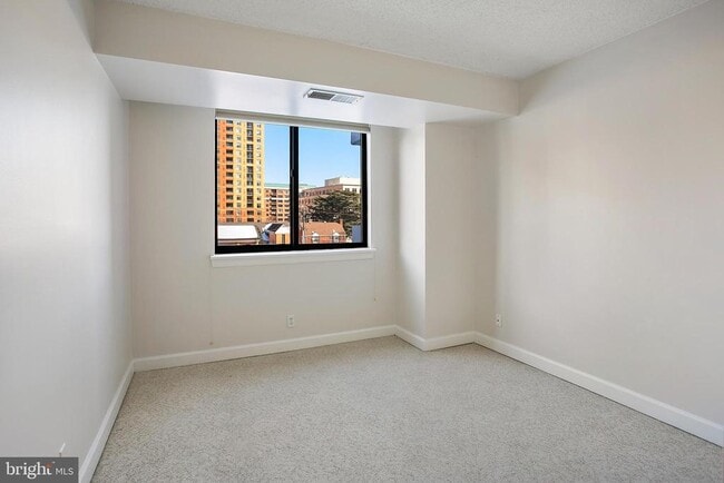 Building Photo - 3800 Fairfax Dr