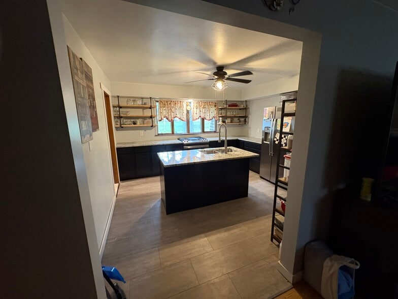 Building Photo - 211 S High St