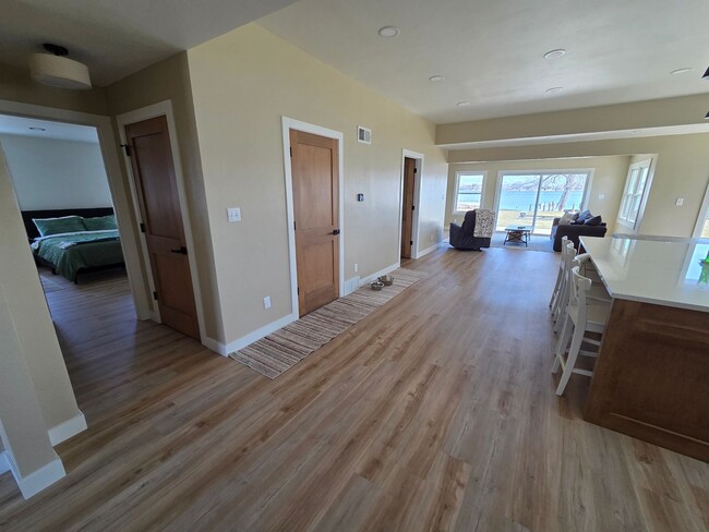 Building Photo - 1693 W Butte Des Morts Beach Rd