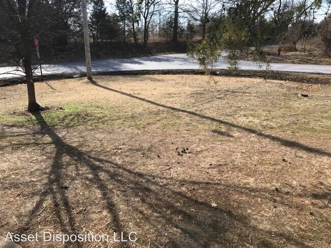 Building Photo - 7000 N Wade School Rd