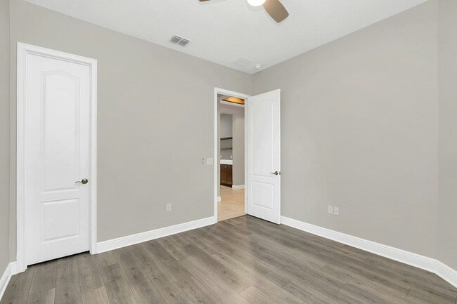 Building Photo - 10227 Henbury St