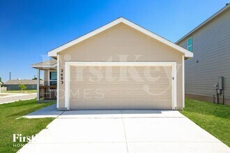 Building Photo - 2403 Lake Hls