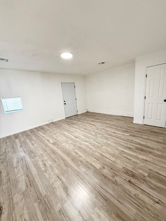 Building Photo - 8613 S Independence Ave