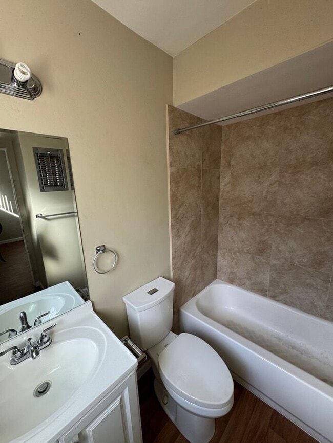 Building Photo - 4302 E Bellevue St