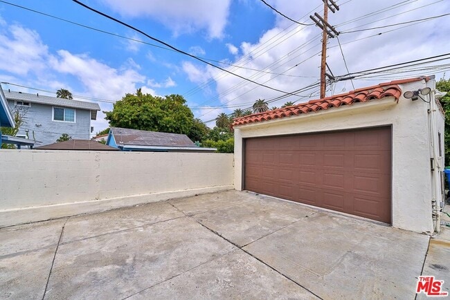 Building Photo - 1120 S Plymouth Blvd