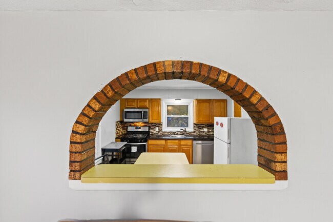 Building Photo - 23 2nd St