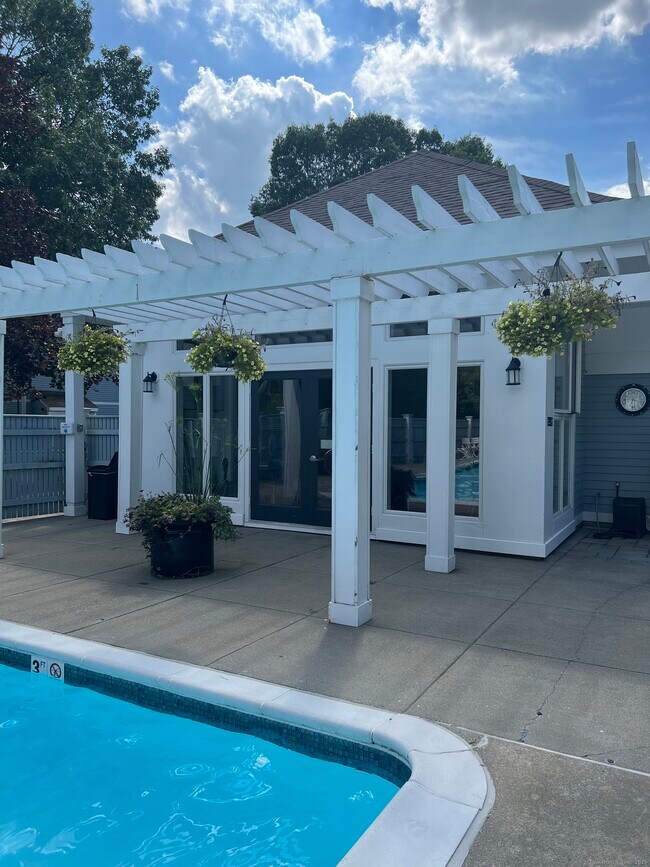 Building Photo - 1623 Old Pond Ln