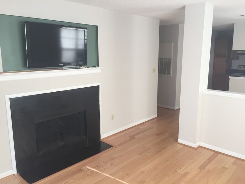 Building Photo - 409 Mather Green Ave