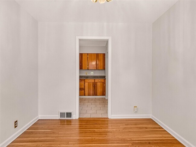 Building Photo - 82 Clovercrest Dr