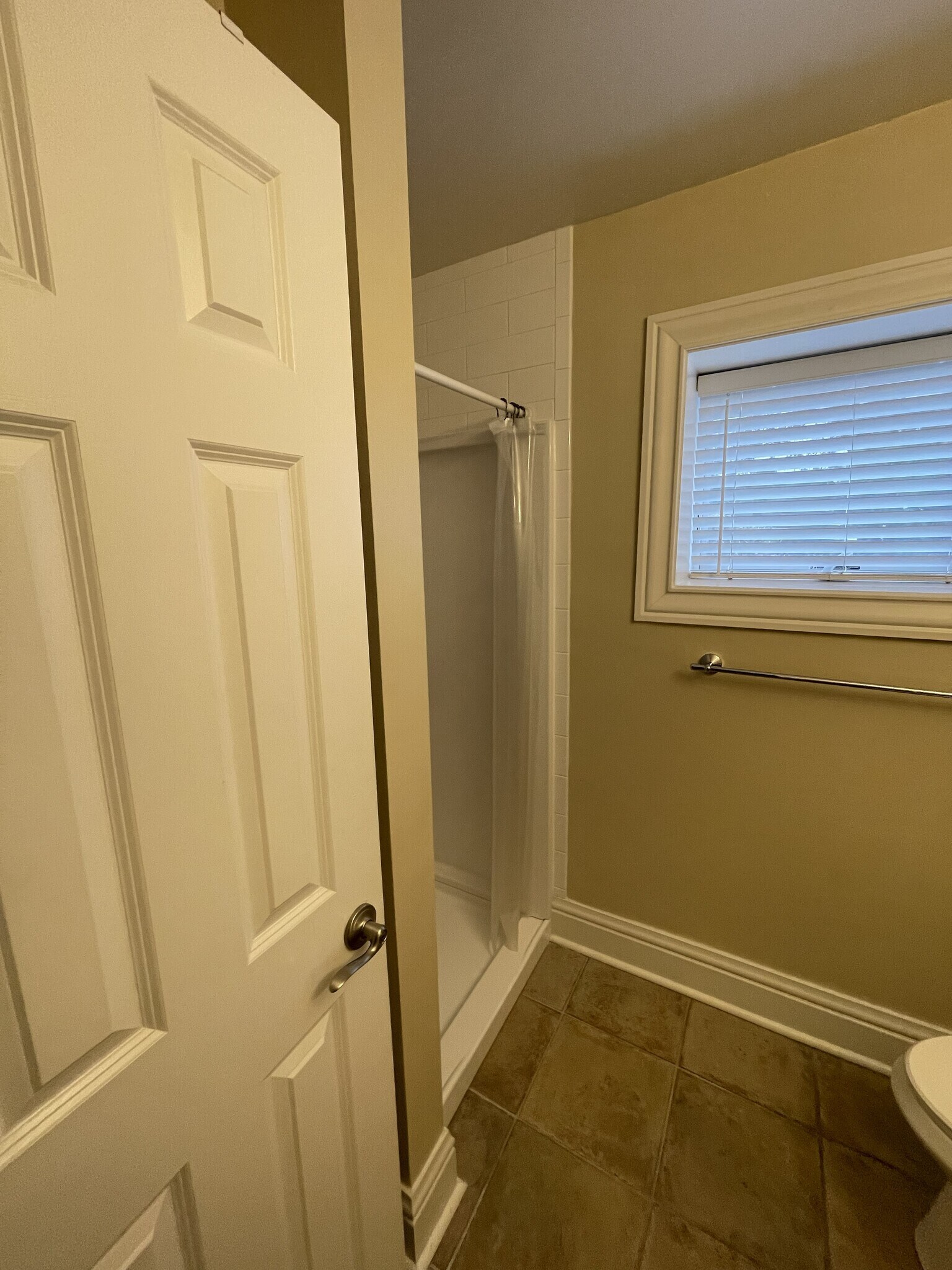 Building Photo - 3840 Bay Oaks Pl
