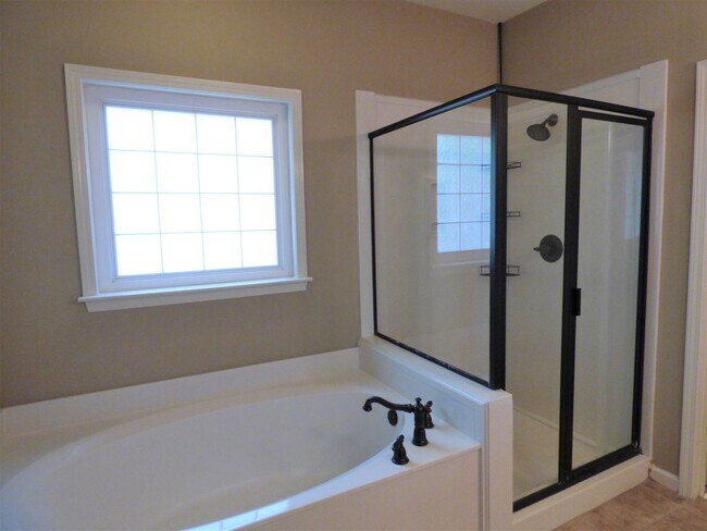 Building Photo - 3770 Abbeyglen Way