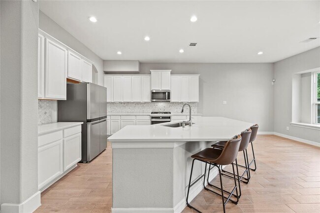 Building Photo - 2411 Jitterbug Ln