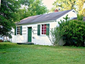 Building Photo - --AVAILABLE OCTOBER 30TH-- 2 BR / 1.5 BA W...