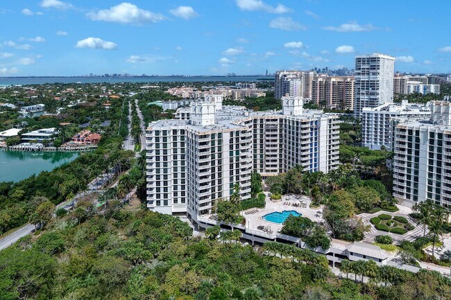 Building Photo - 1121 Crandon Blvd