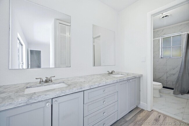 Building Photo - 321 E Chaminade Dr