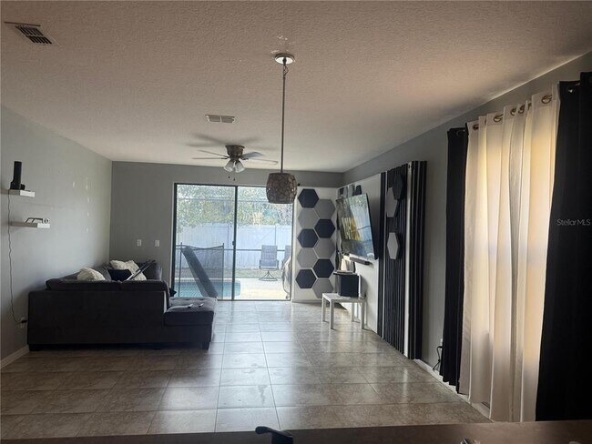 Building Photo - 3042 Camino Real Dr S