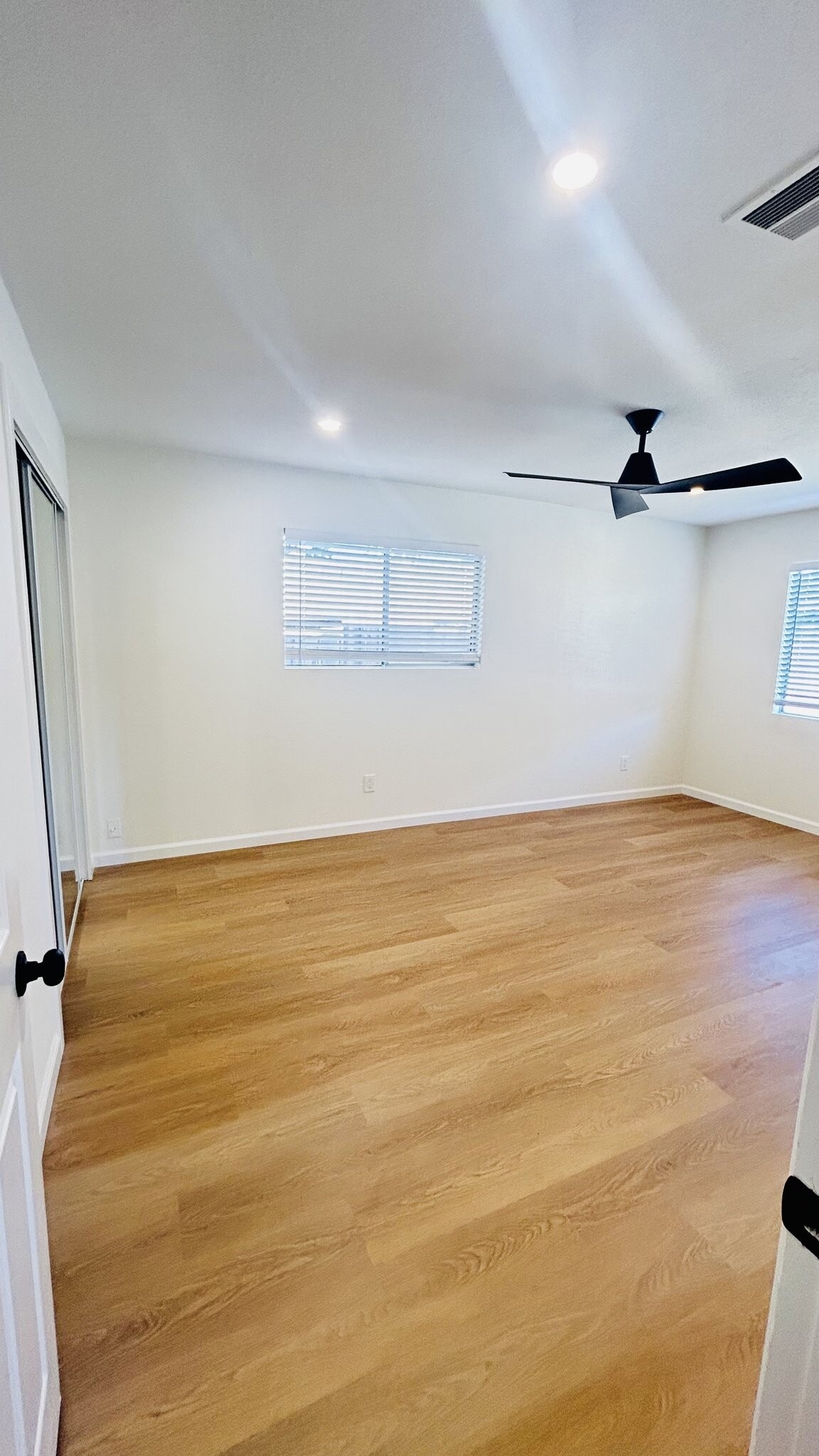 Building Photo - 2811 E 11th St