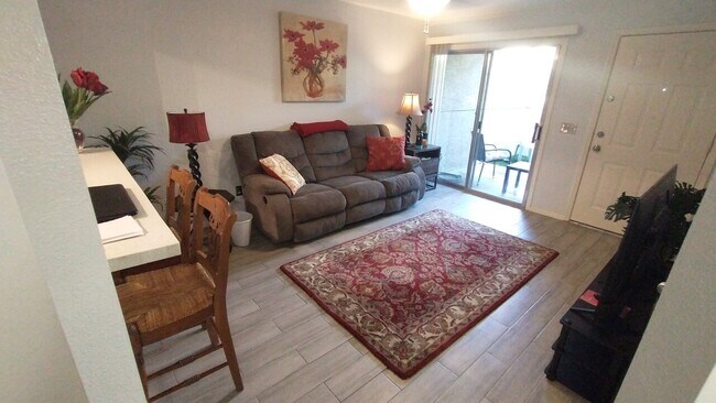 Building Photo - Dobson Bay Club