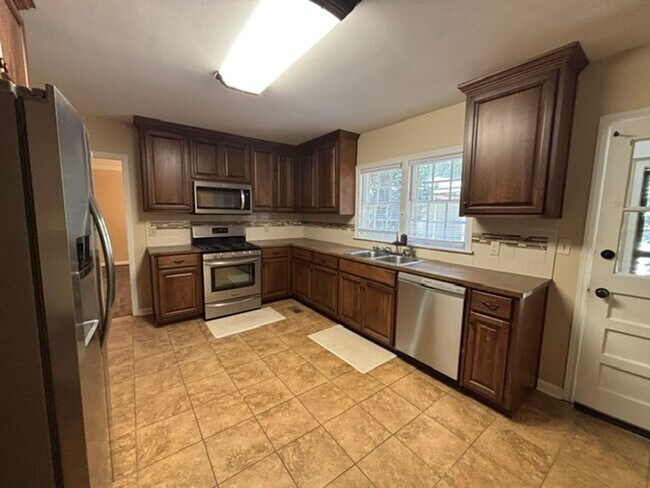 Building Photo - 1531 Iris Dr