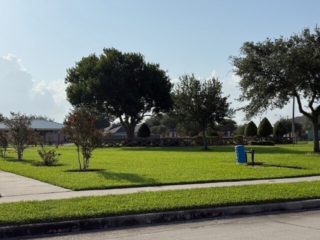 Building Photo - 2709 Marlin Dr