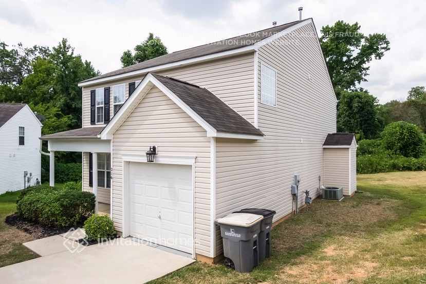 Building Photo - 216 Nellie Yale Pl