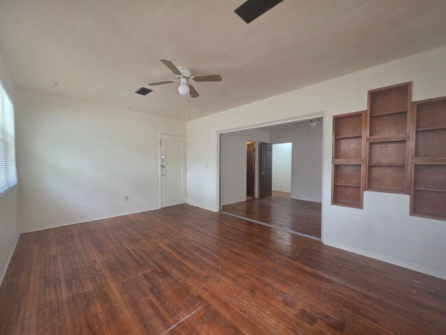 Building Photo - 3 bedroom 2 Bath Single Family Home