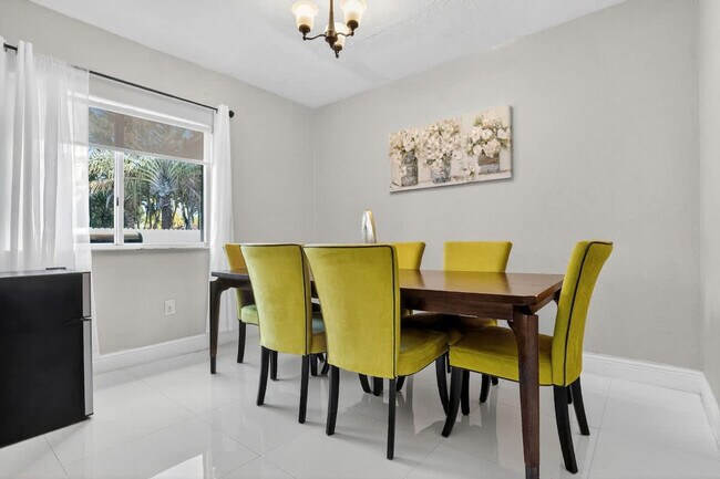 Building Photo - 5161 SW 159th Ct