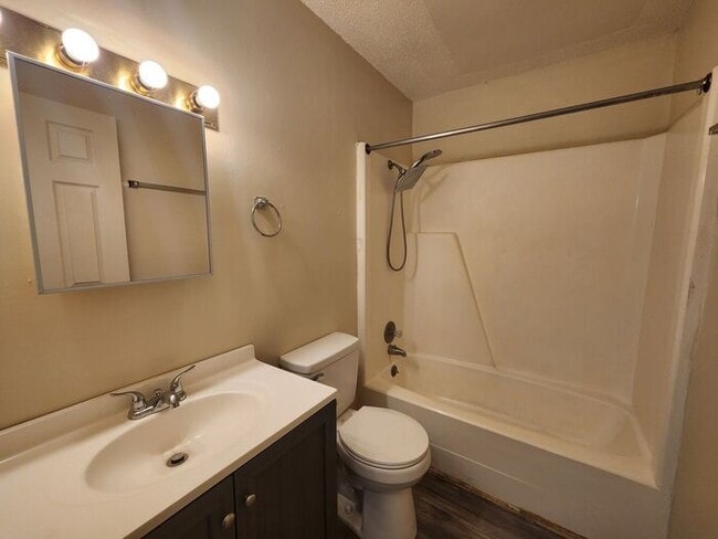 Building Photo - 2 Bedroom Apartment in Brazil