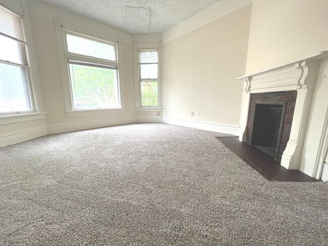 Interior Photo - 1710-14 Bradford