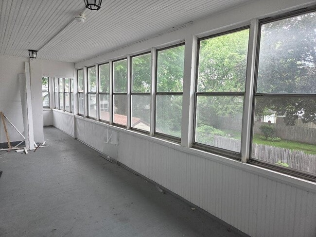 Building Photo - 372 S Midler Ave