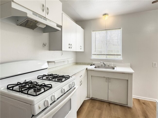 Building Photo - 507 Dogwood St