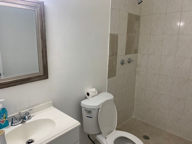 Building Photo - 900 NW