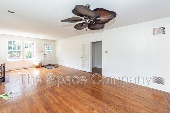 Building Photo - 25 8th Ave