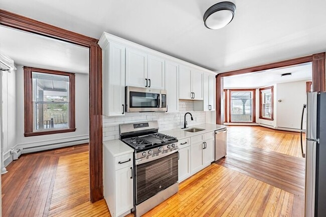 Building Photo - 245 Clinton St