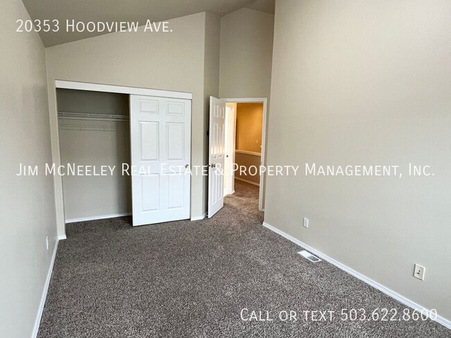 Building Photo - Spacious 3 Bedroom Townhome In West Linn