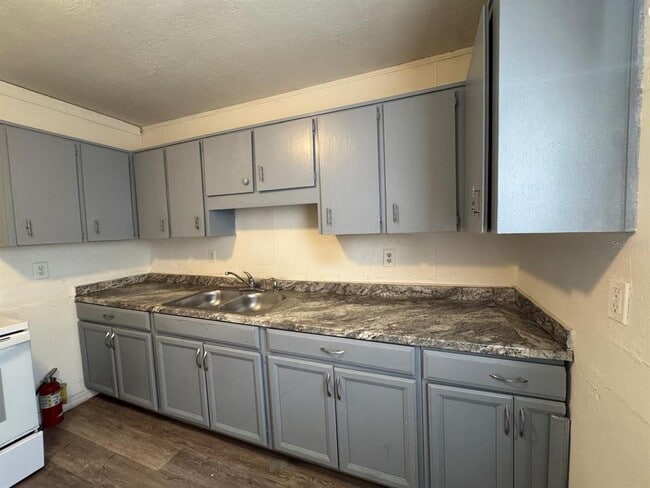 Building Photo - 930 18th St