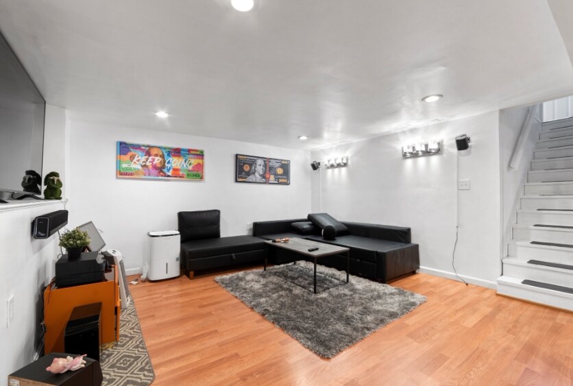 Building Photo - 101 W Plain St