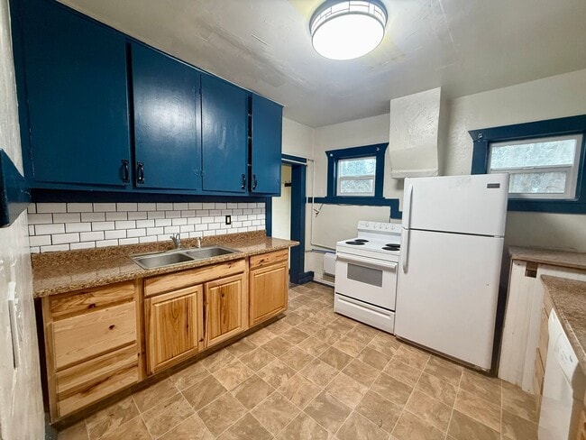 Building Photo - Charming 2-Bed, 1-Bath Home on a Huge Lot – $1,400/mo – Cheney, WA